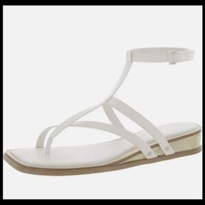 NWOB Franco Sarto Sybil Strappy Thong Sandal White Size 7.5